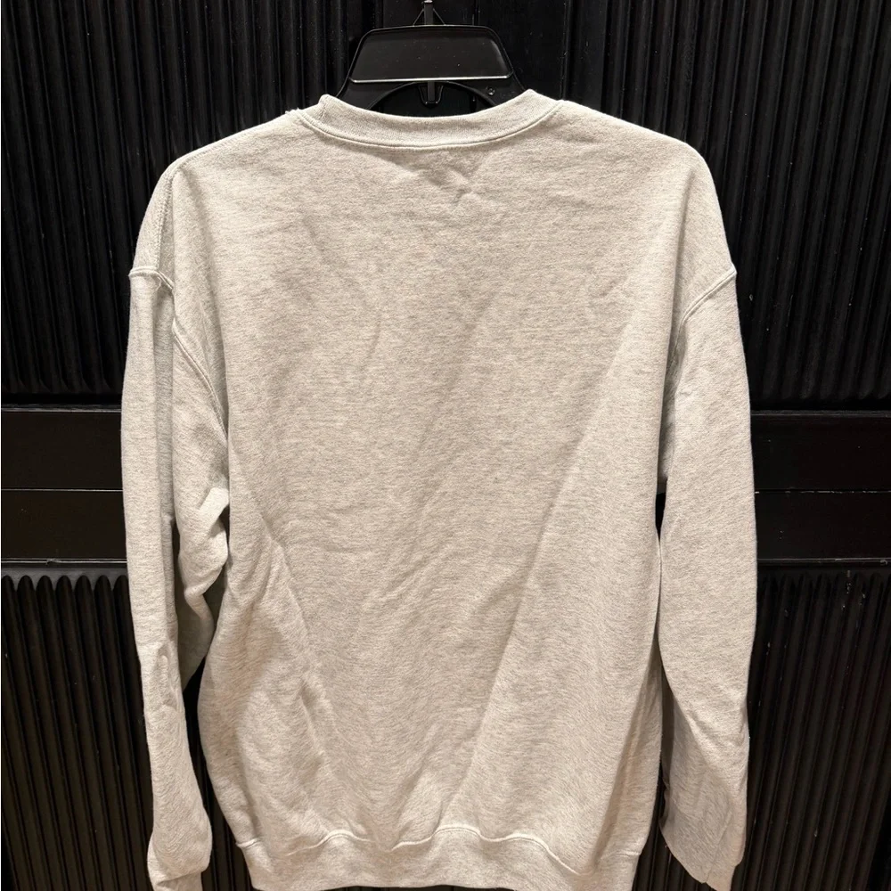 Gildan Gray Crewneck Sweatshirt with Red and Gold Kansas City Chiefs Logo - Picture 3 of 3